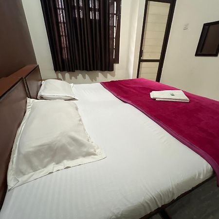 Raja Guest House -- Jalandhar Railway Station -- For Family, Couples, Travellers 外观 照片