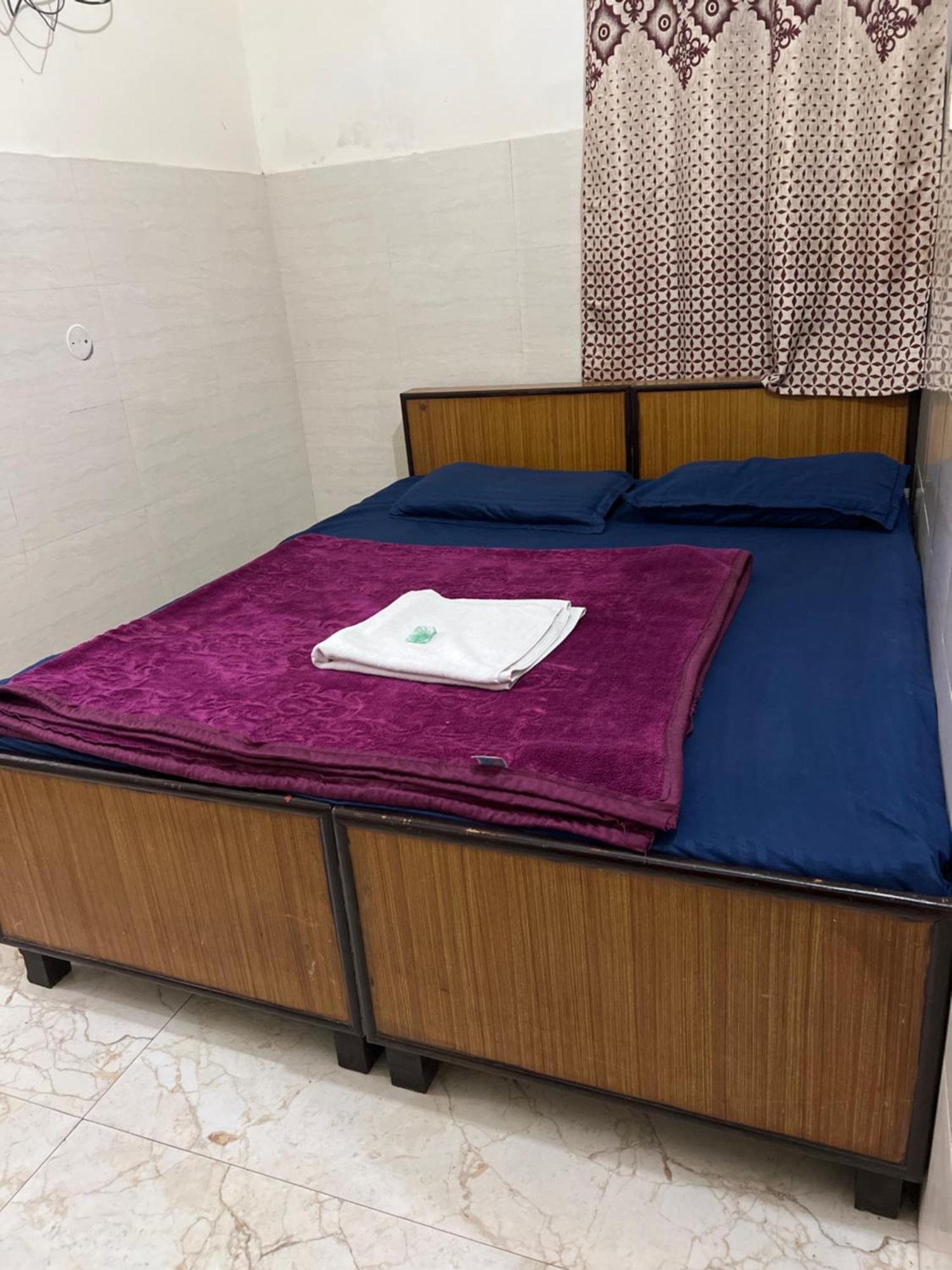 Raja Guest House -- Jalandhar Railway Station -- For Family, Couples, Travellers 外观 照片