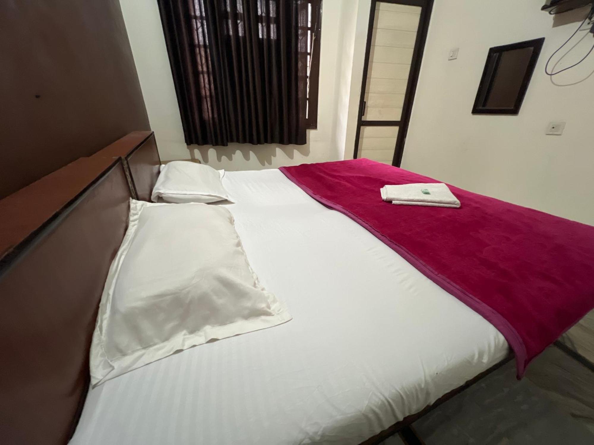 Raja Guest House -- Jalandhar Railway Station -- For Family, Couples, Travellers 外观 照片