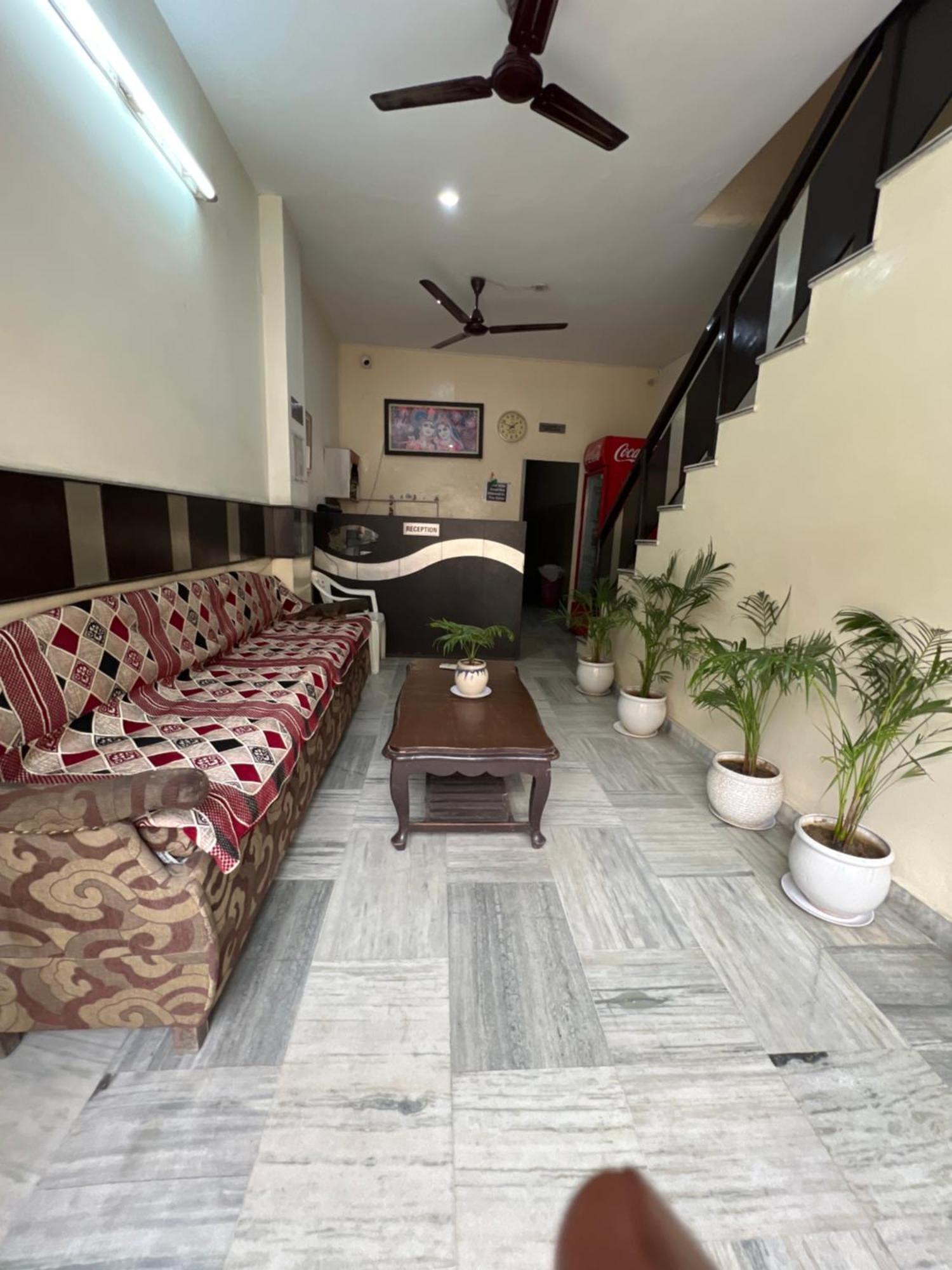 Raja Guest House -- Jalandhar Railway Station -- For Family, Couples, Travellers 外观 照片