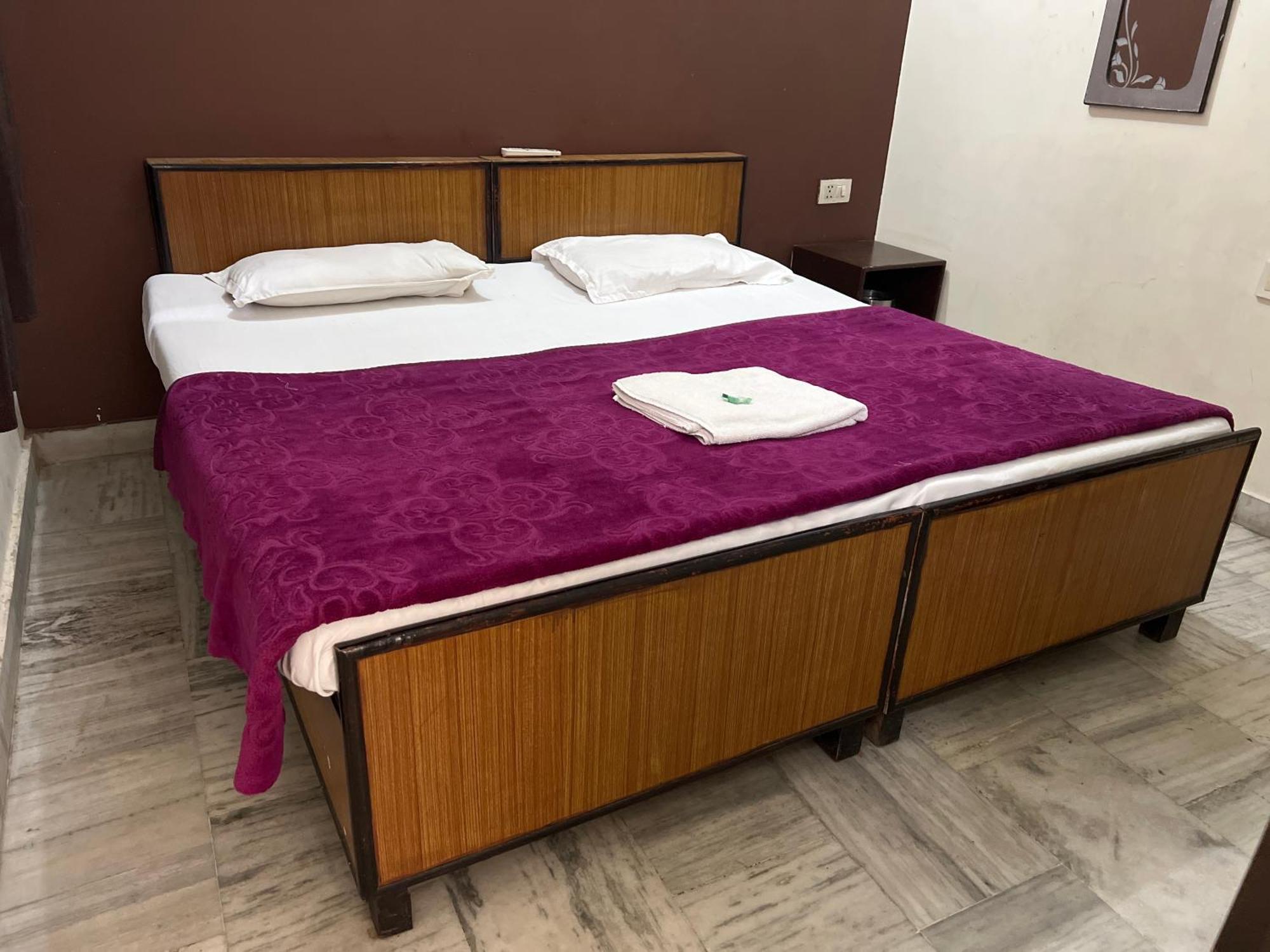 Raja Guest House -- Jalandhar Railway Station -- For Family, Couples, Travellers 外观 照片