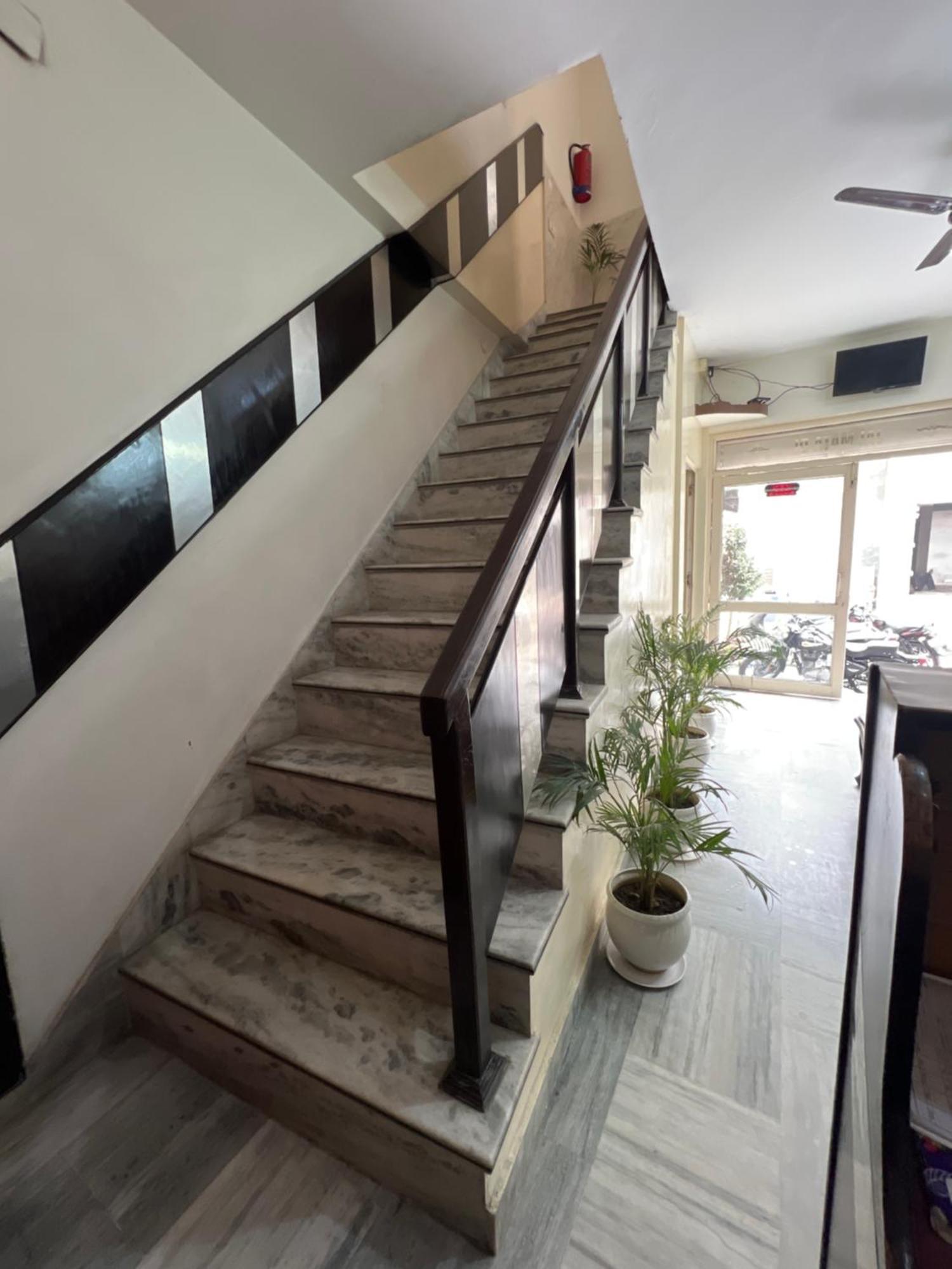 Raja Guest House -- Jalandhar Railway Station -- For Family, Couples, Travellers 外观 照片