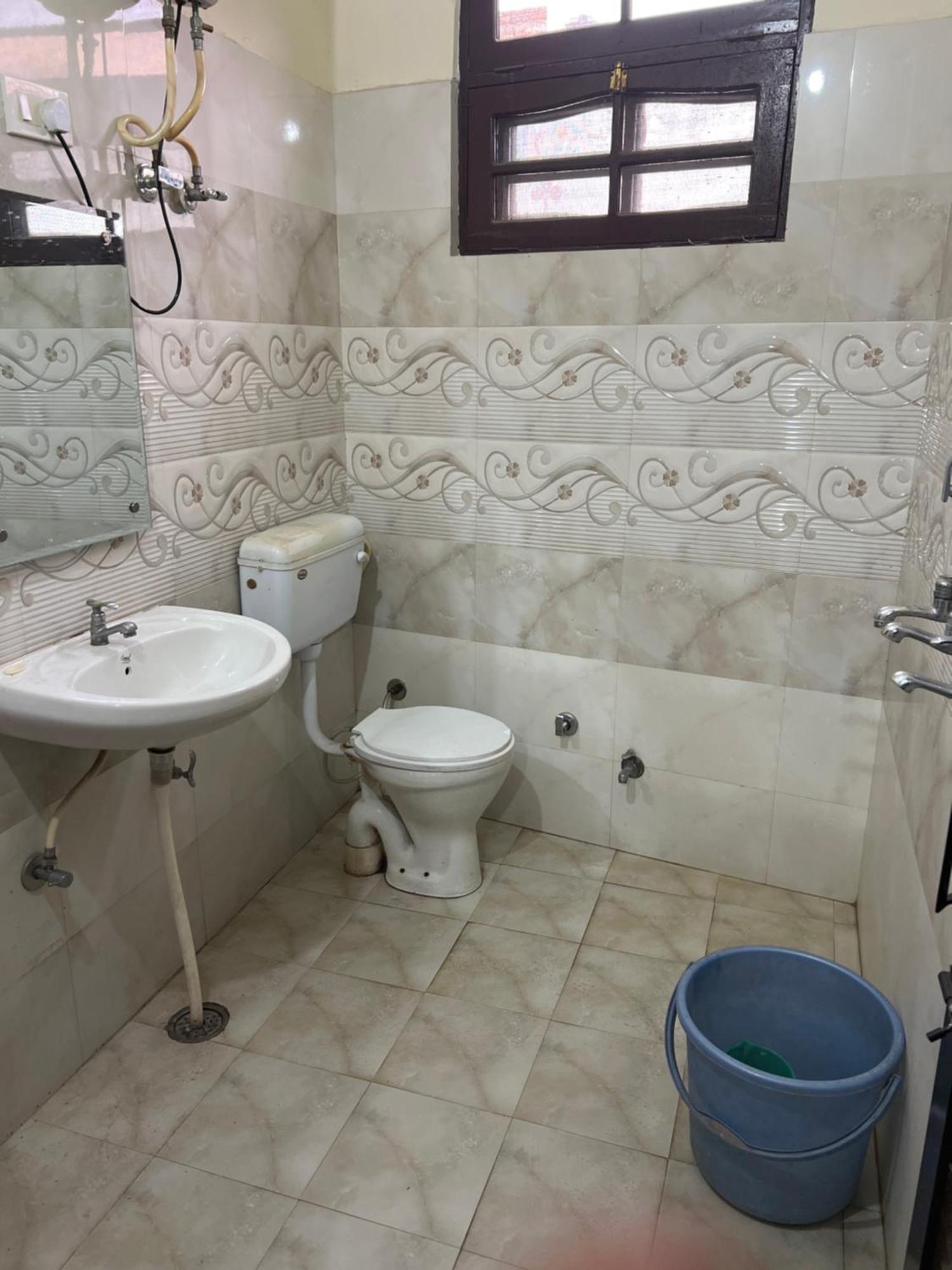 Raja Guest House -- Jalandhar Railway Station -- For Family, Couples, Travellers 外观 照片