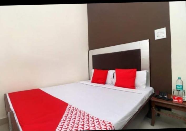 Raja Guest House -- Jalandhar Railway Station -- For Family, Couples, Travellers 外观 照片
