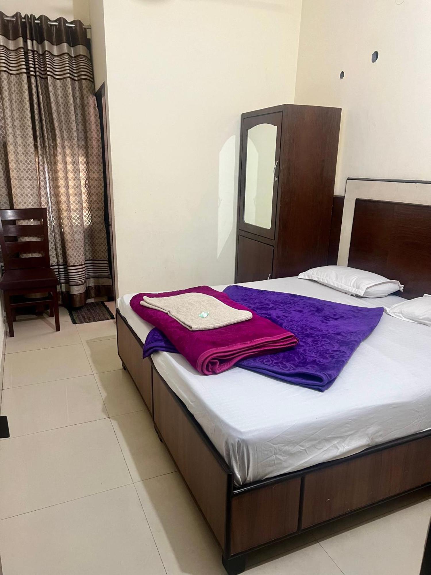Raja Guest House -- Jalandhar Railway Station -- For Family, Couples, Travellers 外观 照片